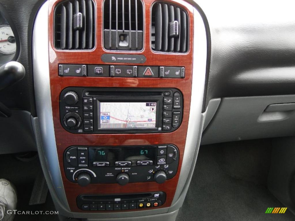2007 Chrysler Town & Country Limited Controls Photo #43824585