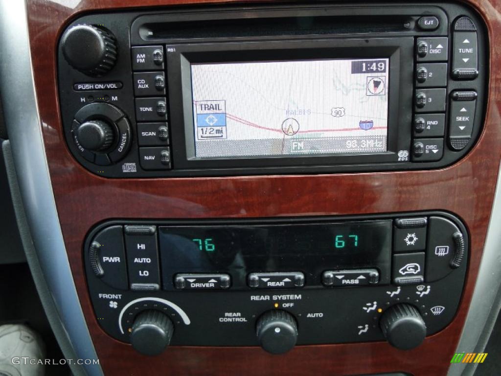 2007 Chrysler Town & Country Limited Controls Photo #43824601
