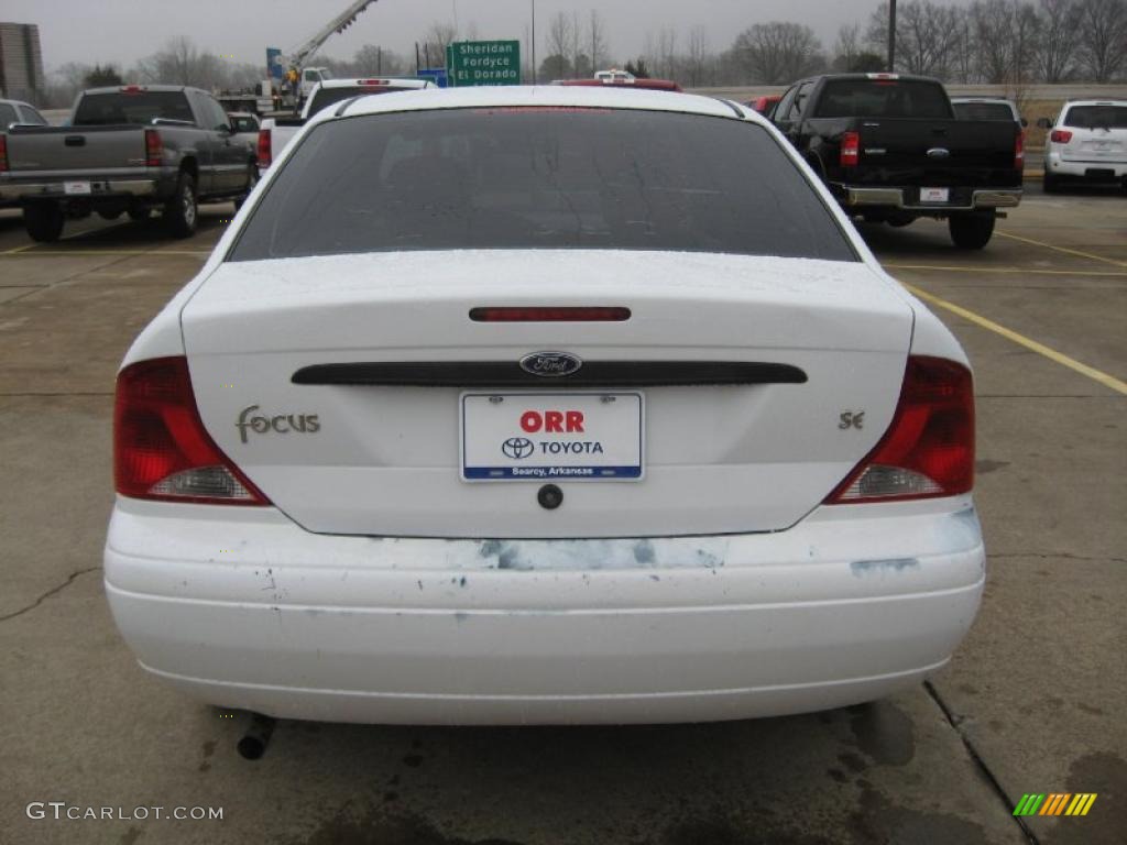 2003 Focus SE Sedan - Cloud 9 White / Medium Parchment photo #6