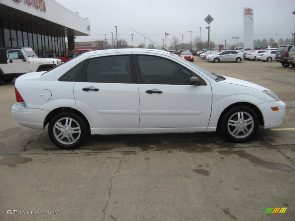 2003 Focus SE Sedan - Cloud 9 White / Medium Parchment photo #8