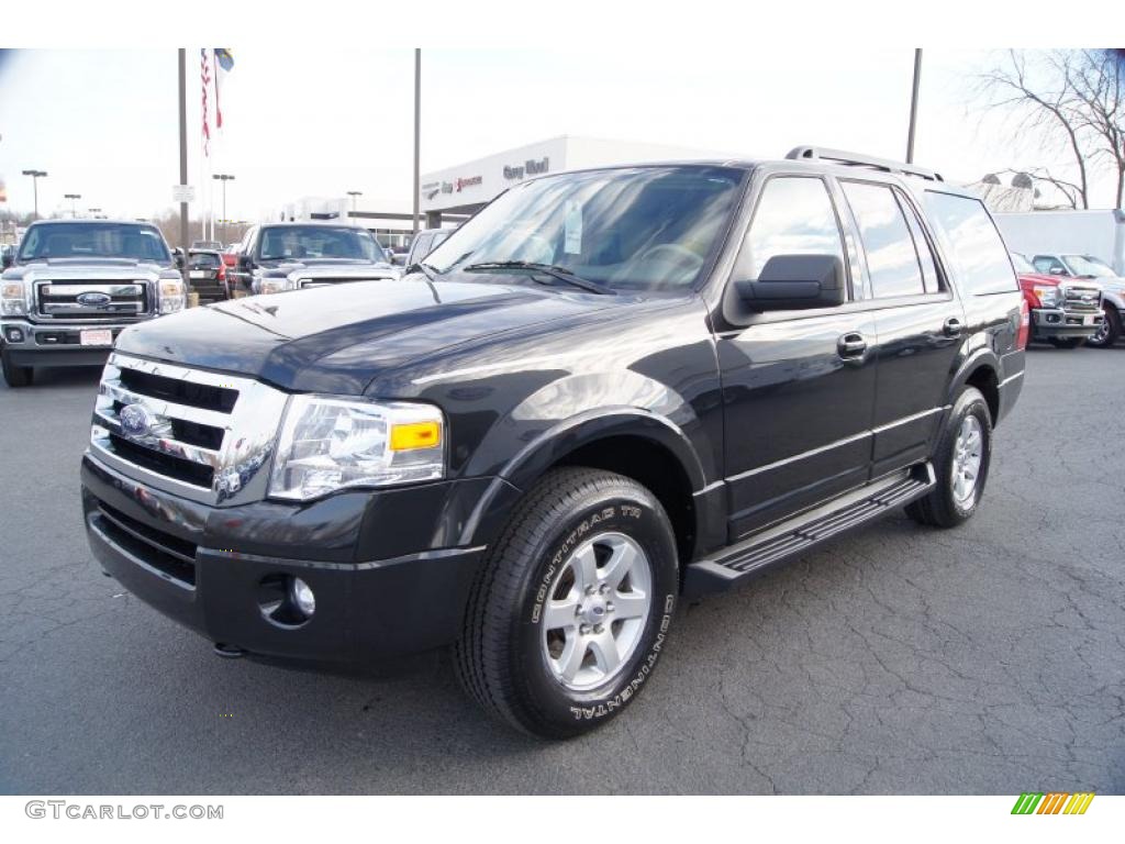 2010 Expedition XLT 4x4 - Tuxedo Black / Camel photo #6