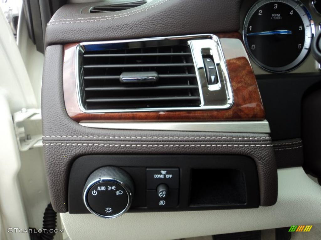 2009 Cadillac Escalade Platinum Controls Photo #43831981