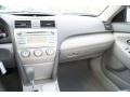 Super White - Camry LE Photo No. 35