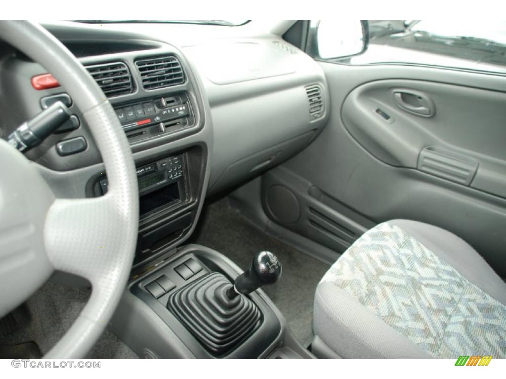 1999 Suzuki Vitara JS Transmission Photos