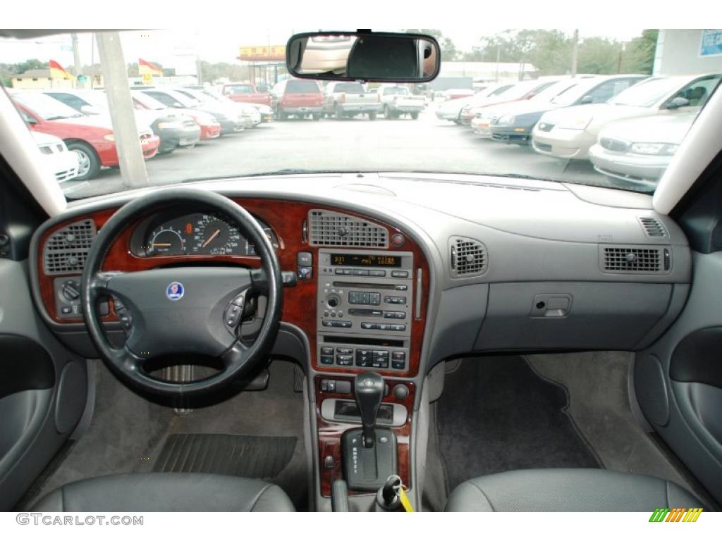 2001 Saab 9-5 SE Sedan Dashboard Photos