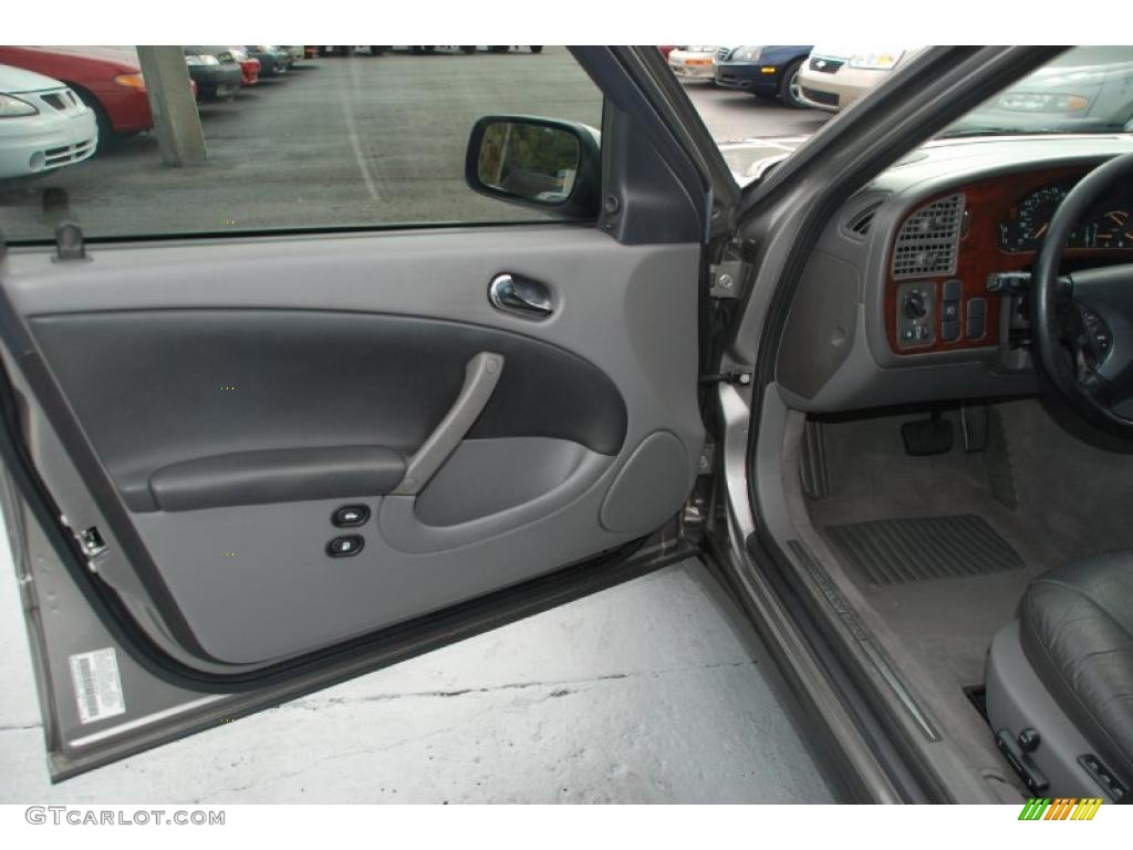 2001 Saab 9-5 SE Sedan Medium Gray Door Panel Photo #43835025