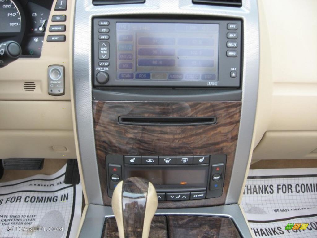 2009 Cadillac XLR V Series Roadster Controls Photos