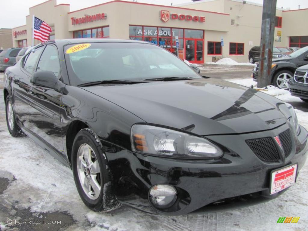 2006 Grand Prix Sedan - Black / Ebony photo #24