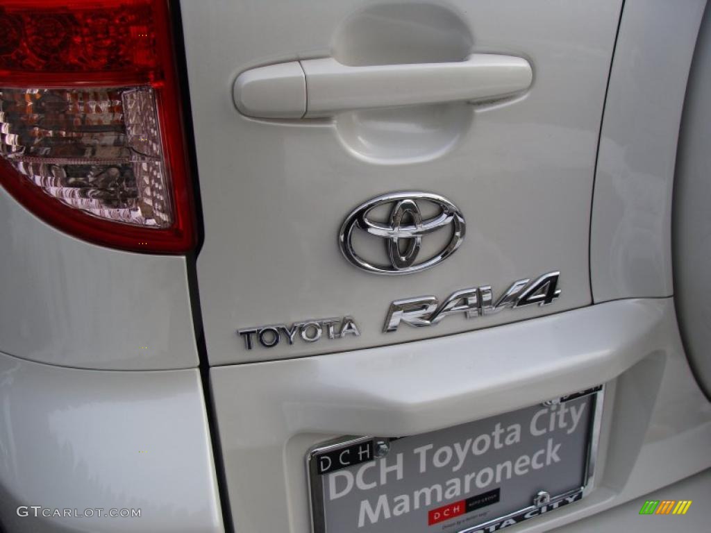 2006 RAV4 Limited 4WD - Blizzard White Pearl / Taupe photo #8