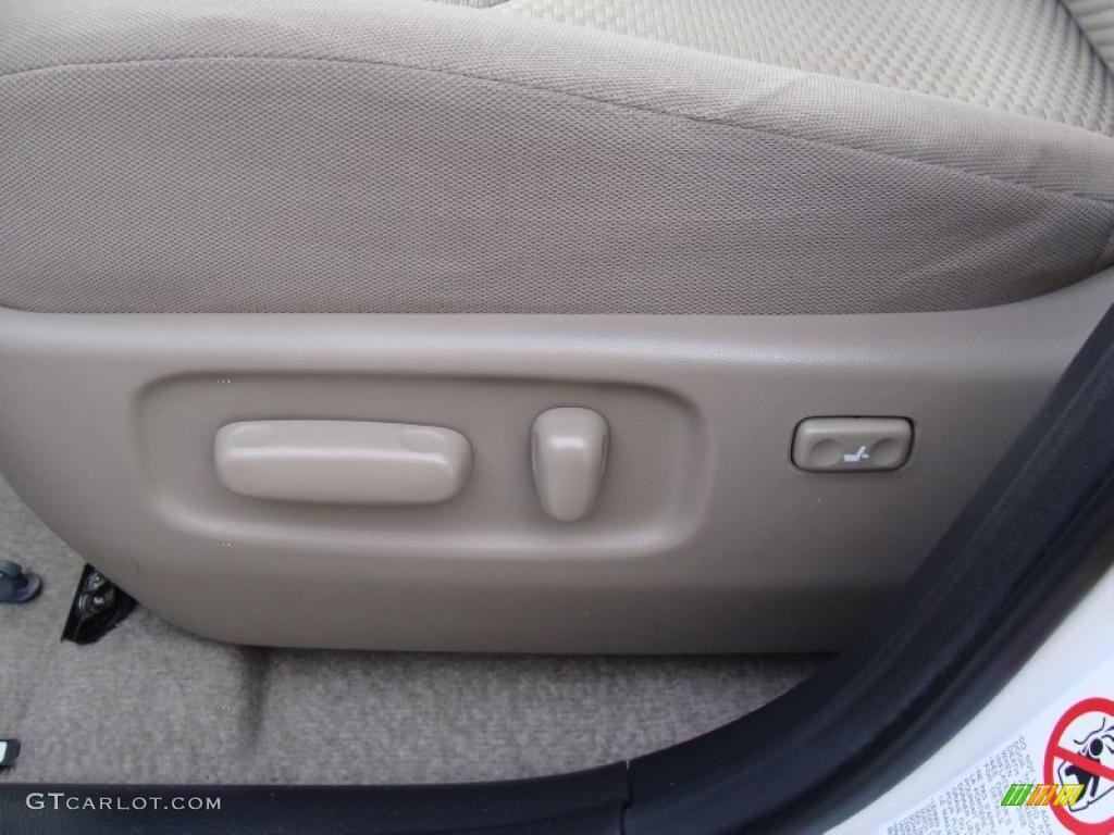 2006 RAV4 Limited 4WD - Blizzard White Pearl / Taupe photo #18