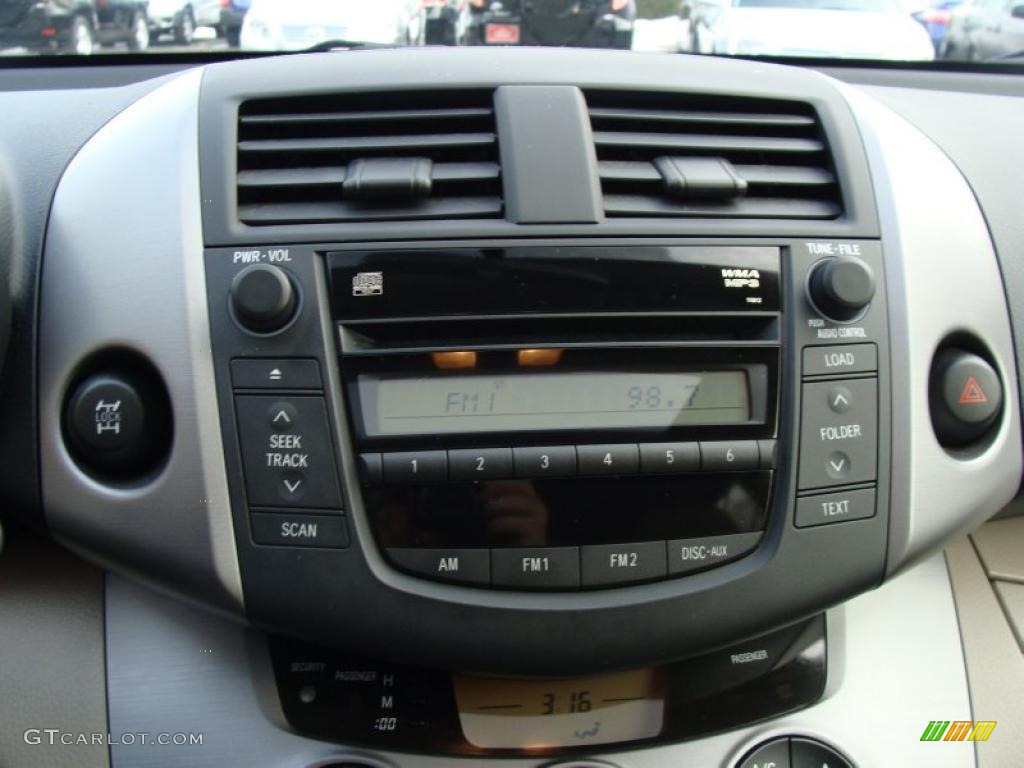 2006 RAV4 Limited 4WD - Blizzard White Pearl / Taupe photo #31