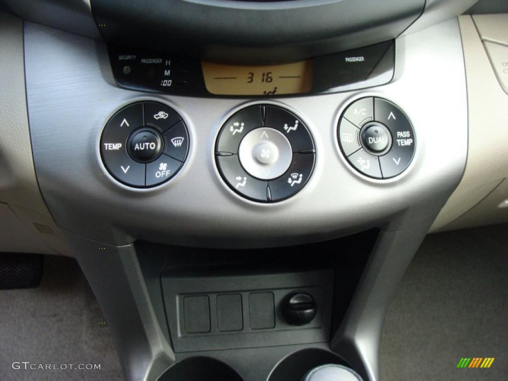 2006 RAV4 Limited 4WD - Blizzard White Pearl / Taupe photo #32