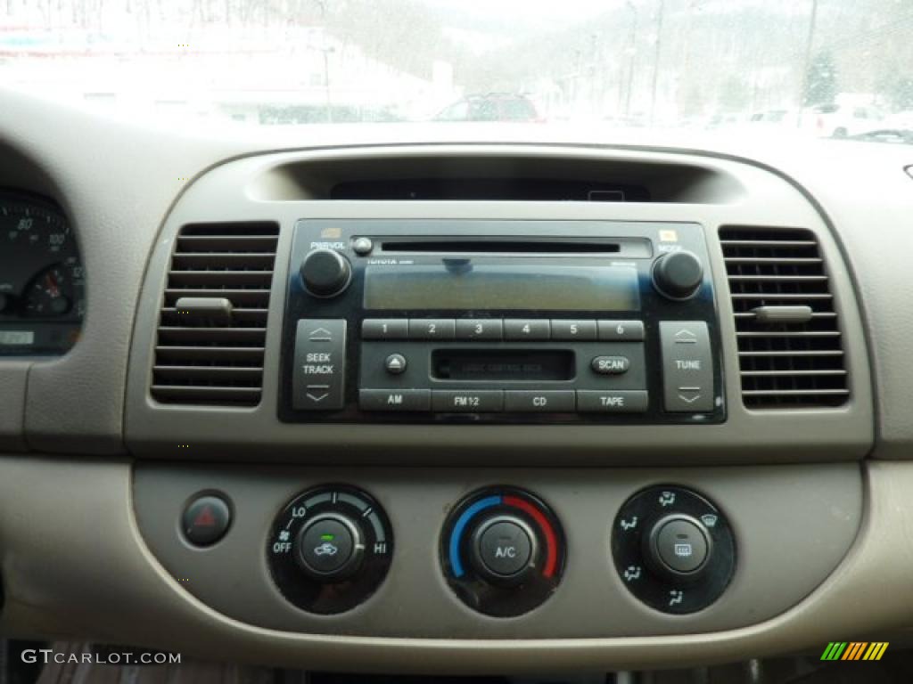 2004 Camry LE - Black / Taupe photo #13