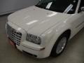 Bright White - 300 Touring Photo No. 5