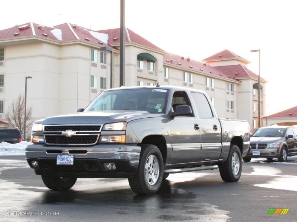 2006 Silverado 1500 LT Crew Cab 4x4 - Graystone Metallic / Medium Gray photo #2