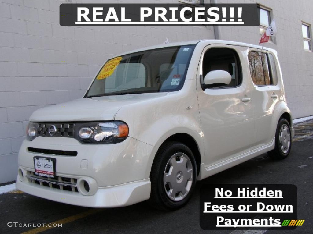 White Pearl Nissan Cube