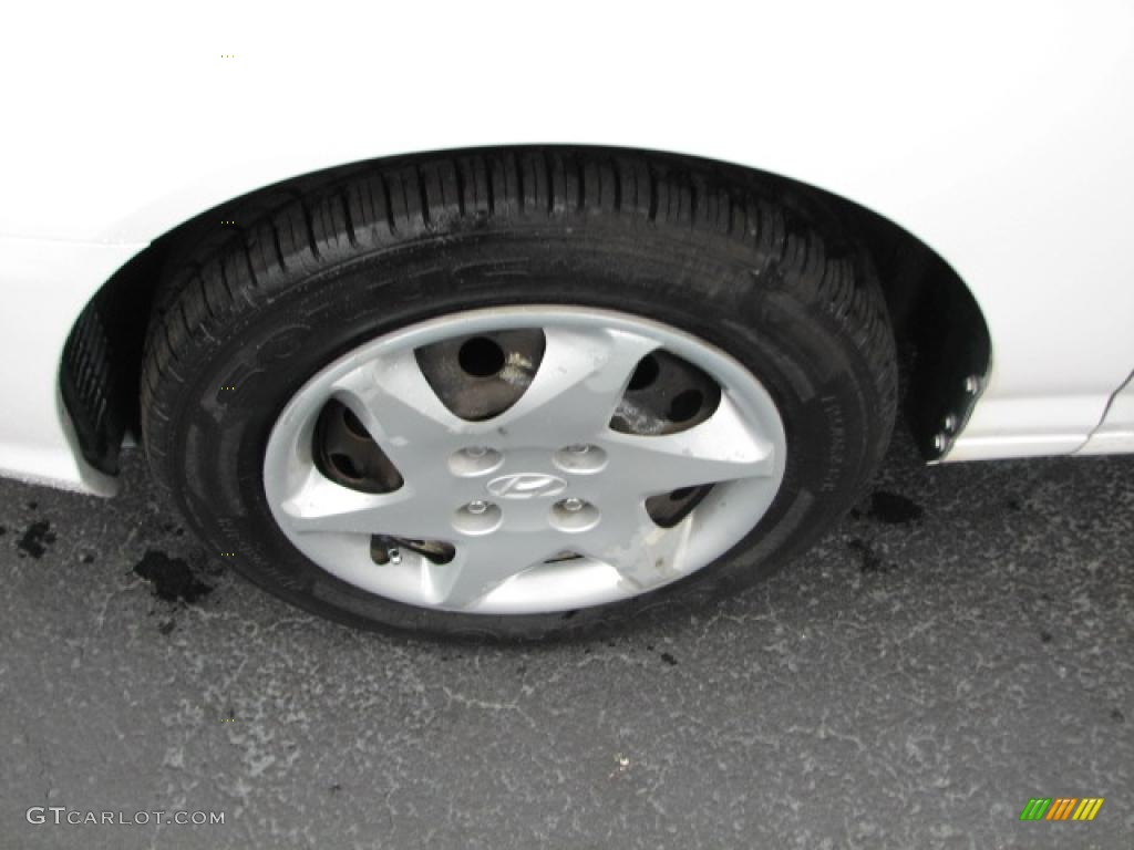 2004 Elantra GLS Sedan - Nordic White / Gray photo #21