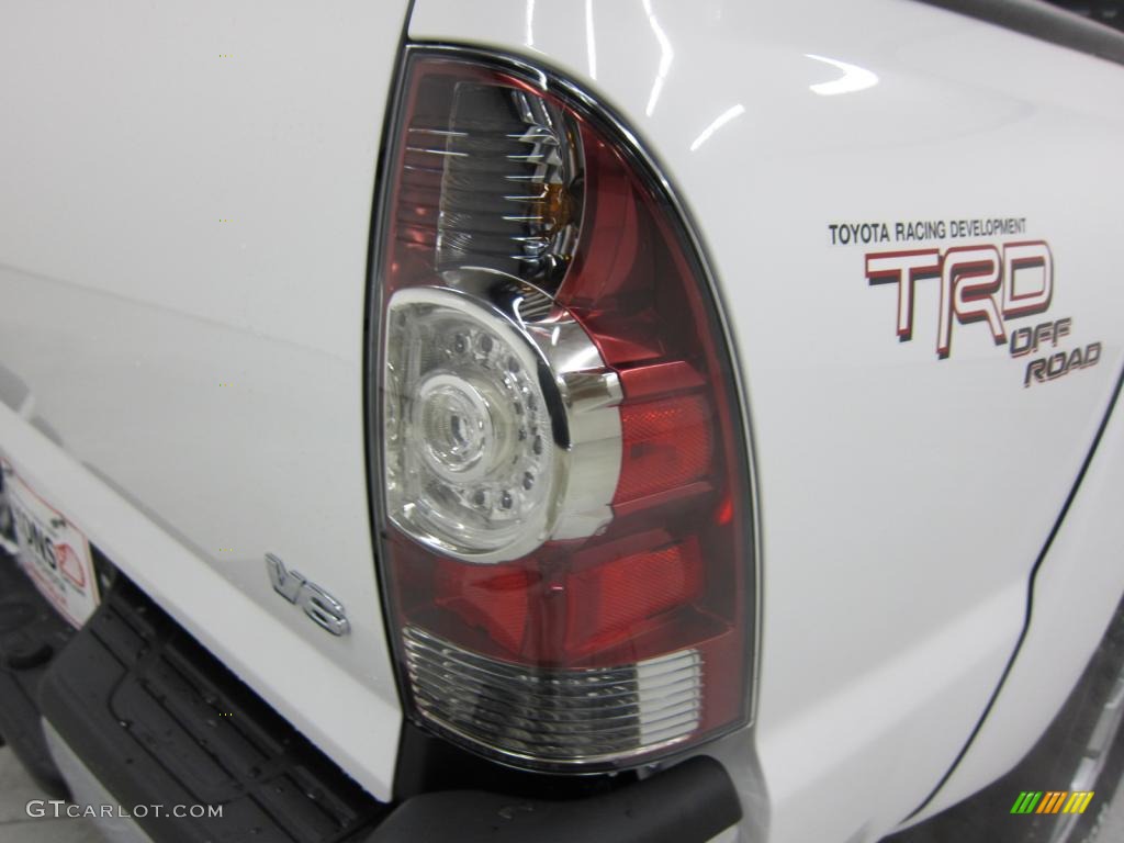 2011 Tacoma V6 TRD Access Cab 4x4 - Super White / Graphite Gray photo #3