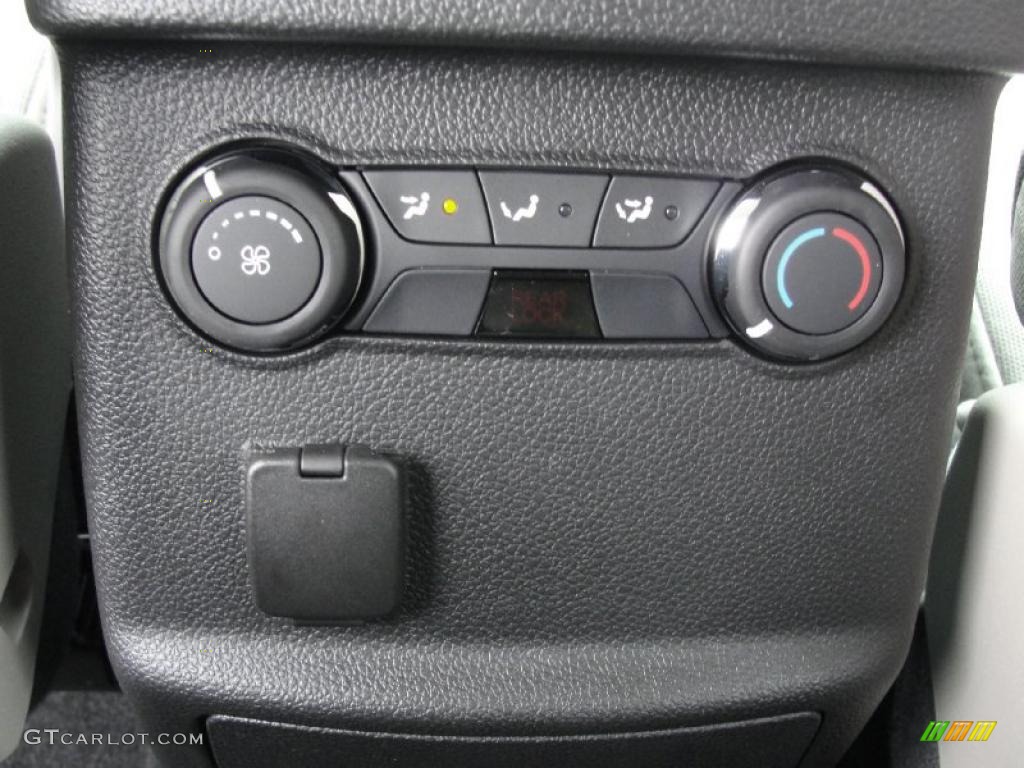 2011 Ford Explorer FWD Controls Photo #43887779