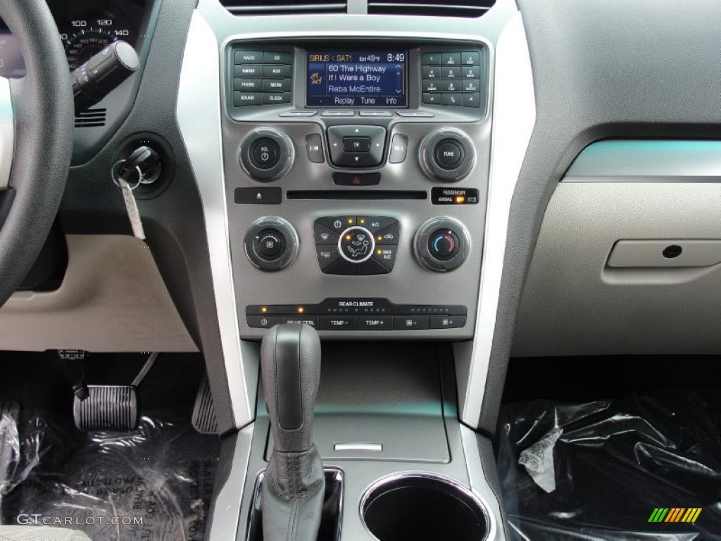 2011 Ford Explorer FWD Controls Photo #43887812