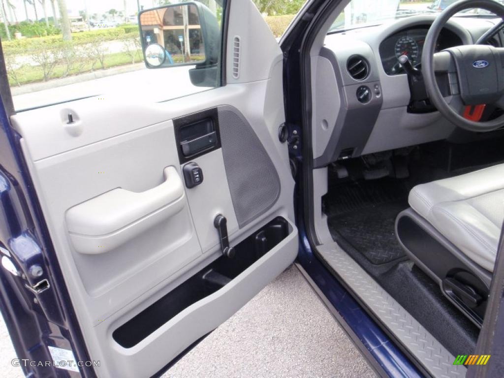 2005 F150 XL Regular Cab - True Blue Metallic / Medium Flint Grey photo #18