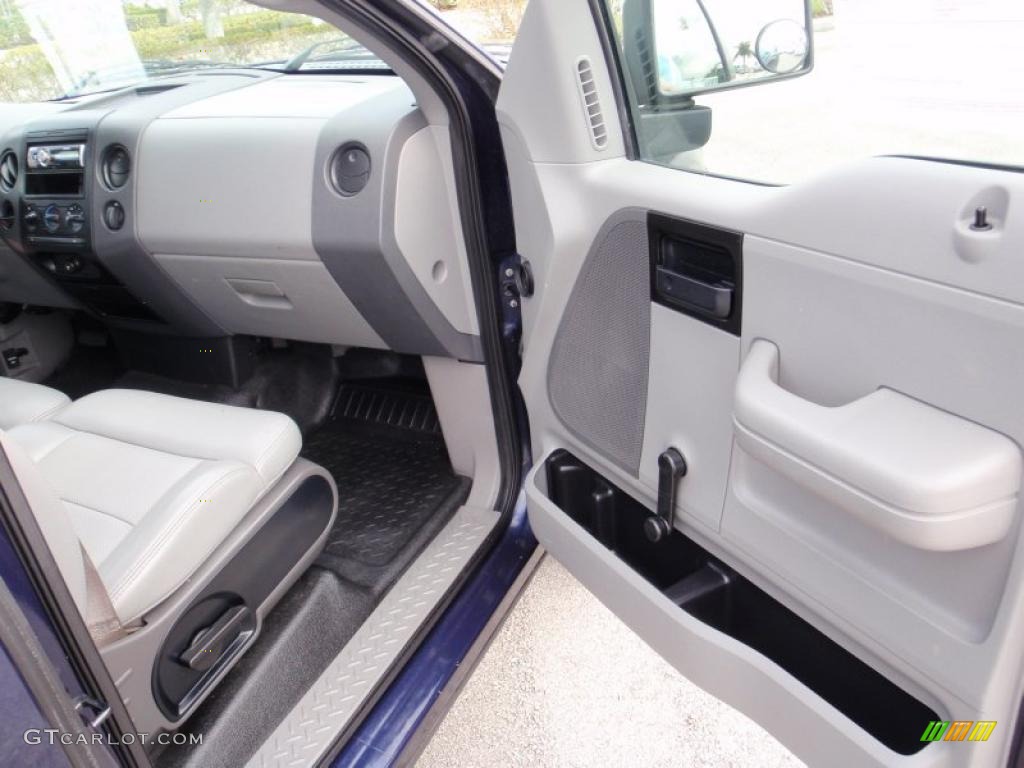 2005 F150 XL Regular Cab - True Blue Metallic / Medium Flint Grey photo #20