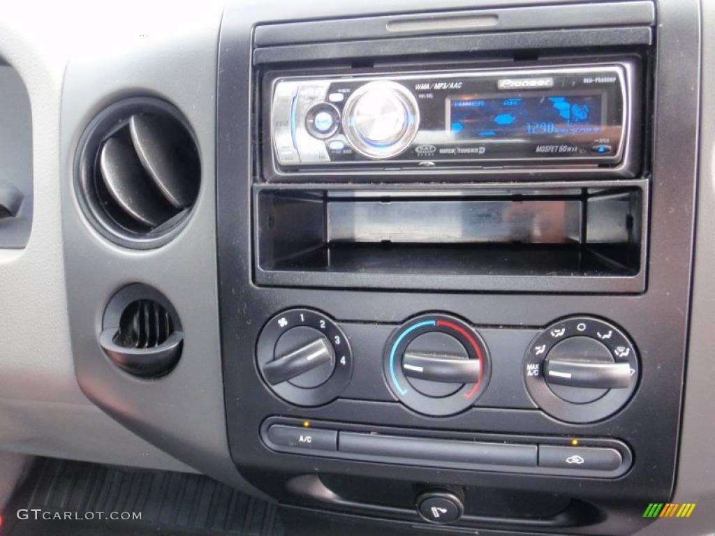 2005 F150 XL Regular Cab - True Blue Metallic / Medium Flint Grey photo #24