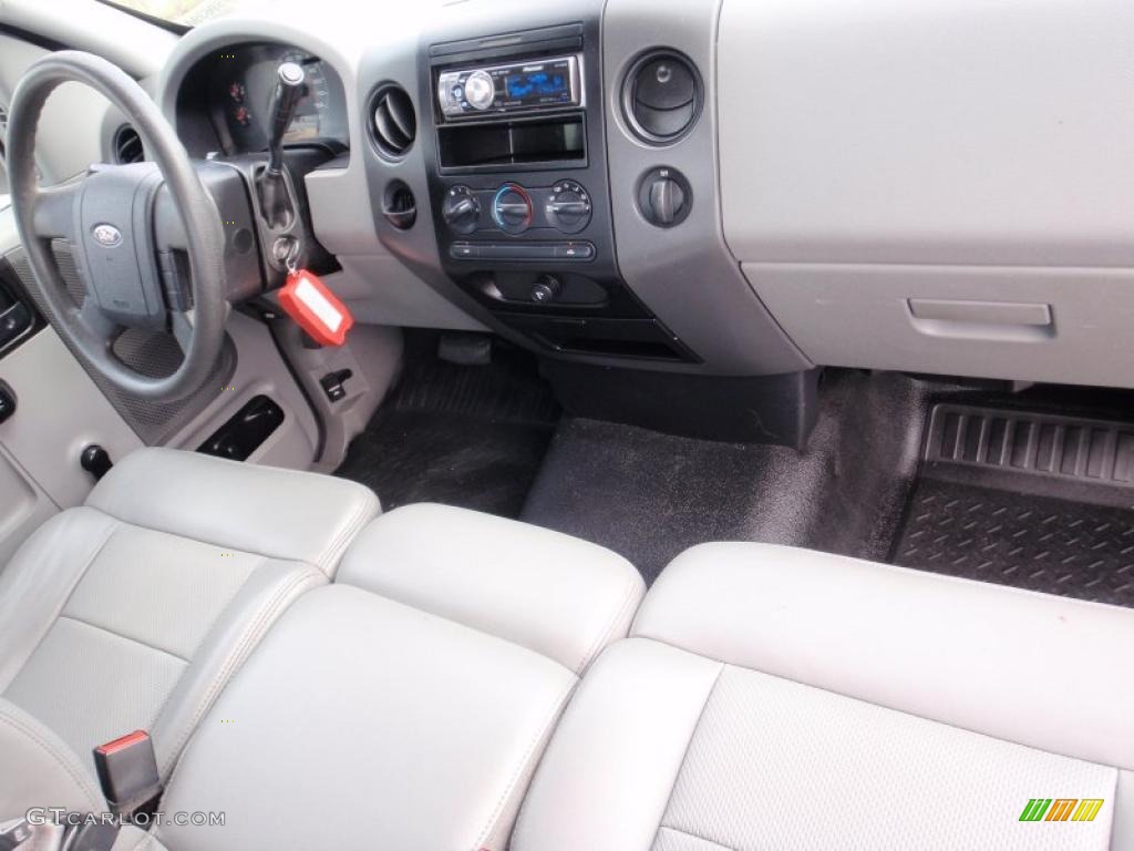 2005 F150 XL Regular Cab - True Blue Metallic / Medium Flint Grey photo #25
