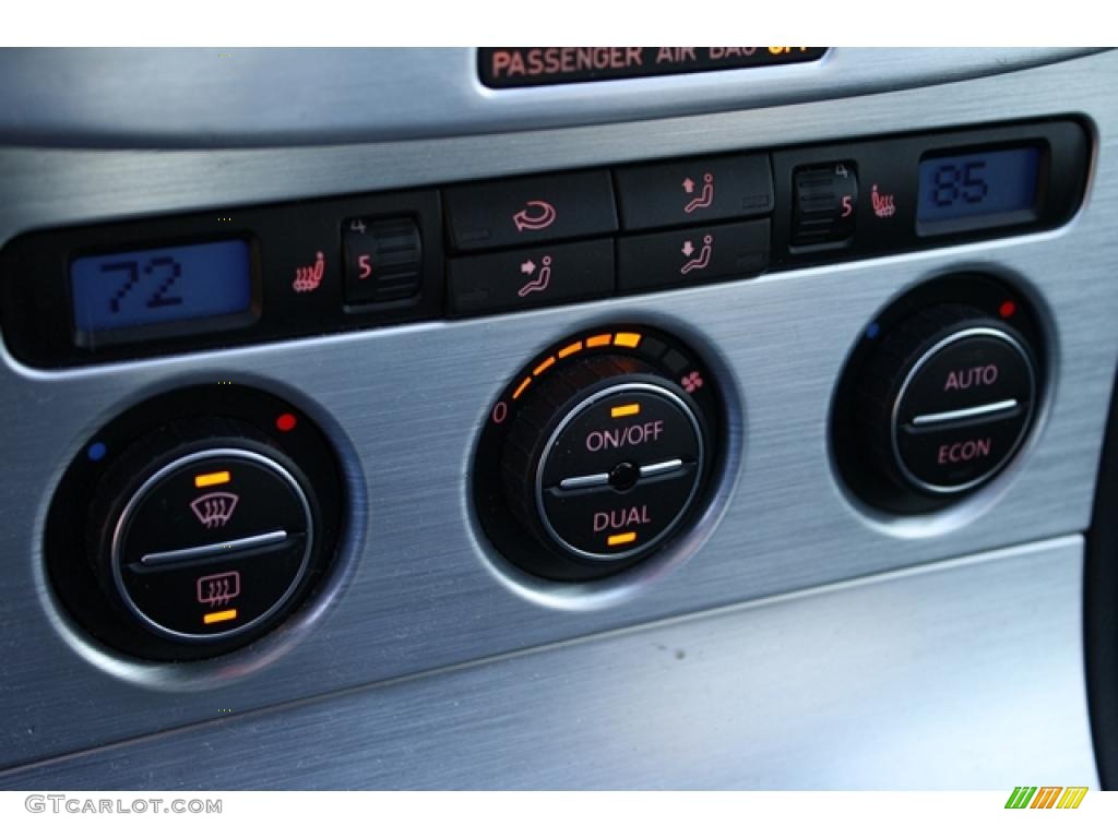 2006 Volkswagen Passat 3.6 4Motion Sedan Controls Photo #43895349