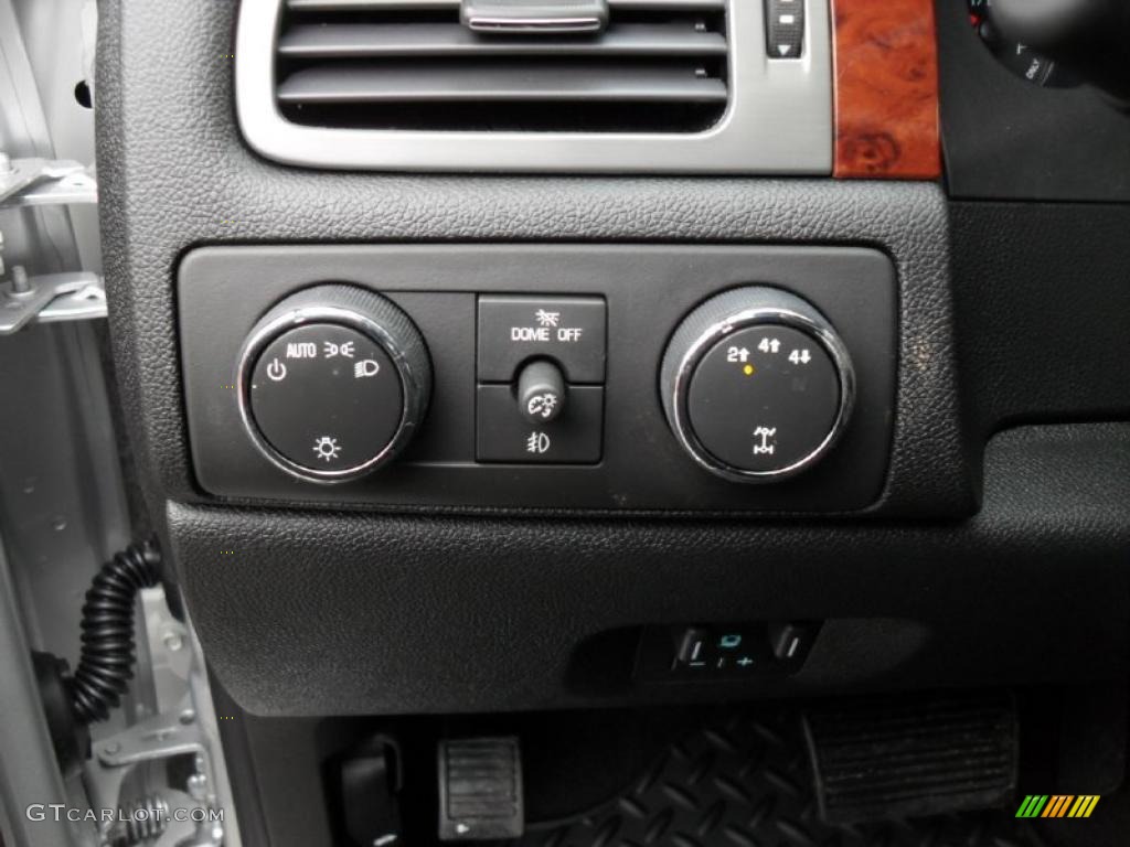 2011 Chevrolet Silverado 3500HD LTZ Crew Cab 4x4 Dually Controls Photo #43920714