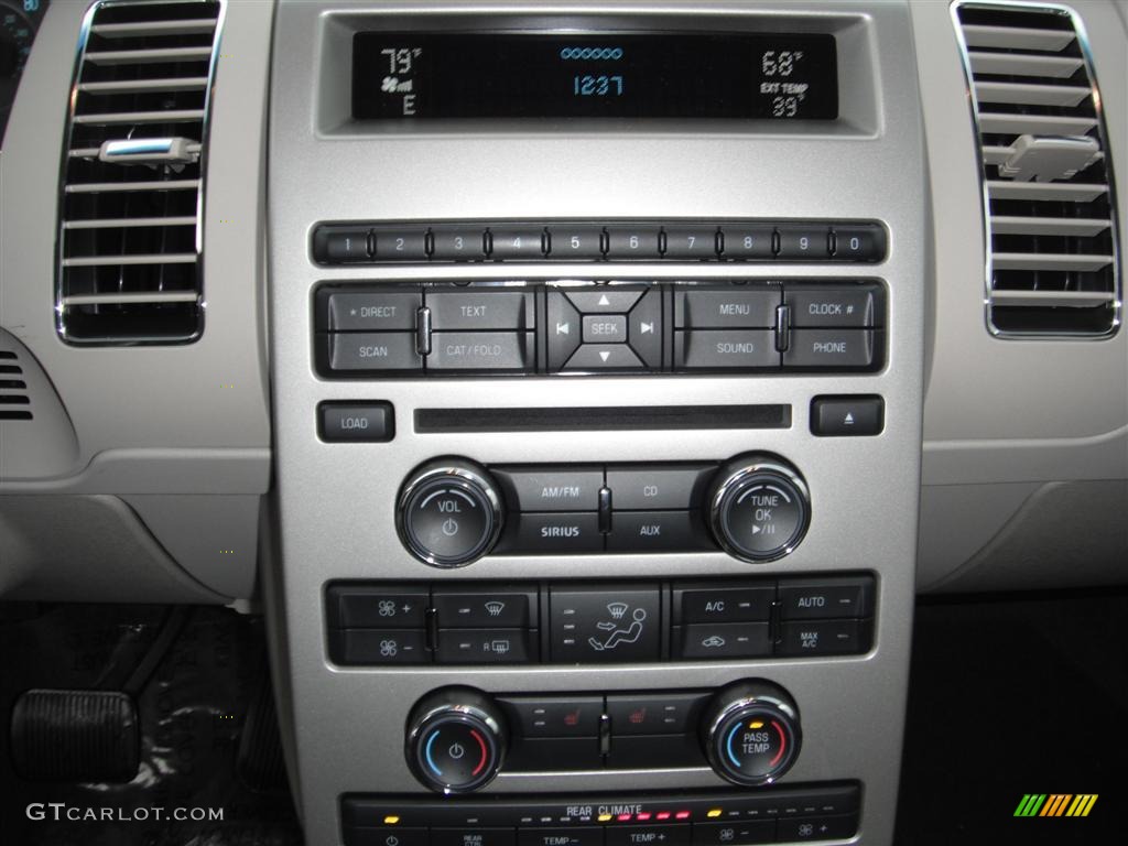 2011 Ford Flex SEL AWD Controls Photo #43921026