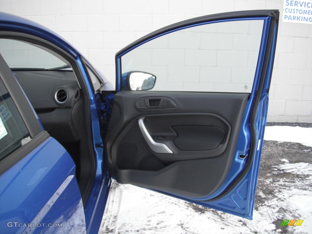 2011 Fiesta SE Hatchback - Blue Flame Metallic / Charcoal Black/Blue Cloth photo #20
