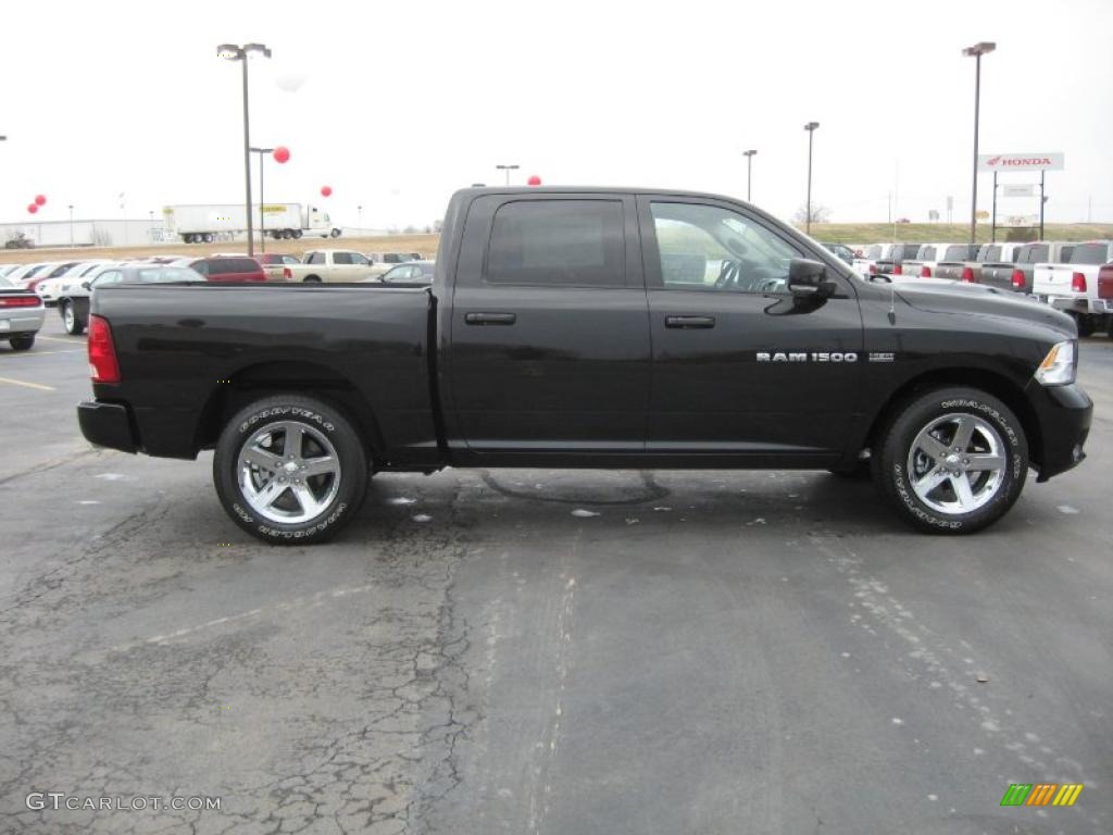 2011 Ram 1500 Laramie Crew Cab - Brilliant Black Crystal Pearl / Dark Slate Gray photo #4