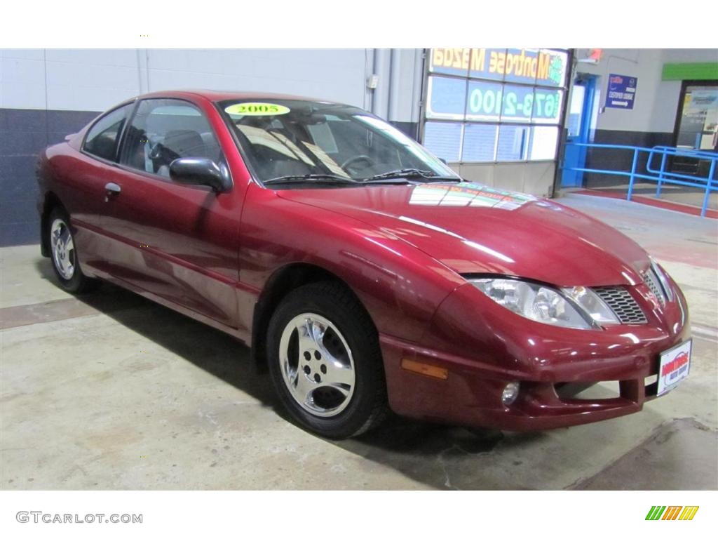 2005 Sunfire Coupe - Sport Red Metallic / Graphite photo #17