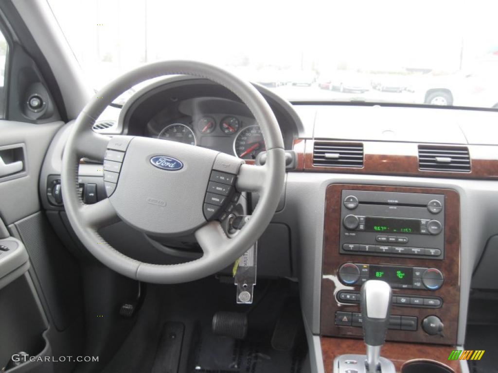 2005 Ford Five Hundred SEL Pebble Beige Dashboard Photo #43932298