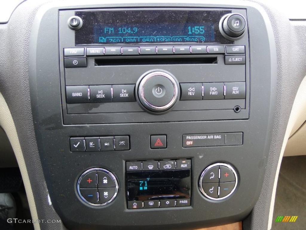 2008 Buick Enclave CX Controls Photo #43937495