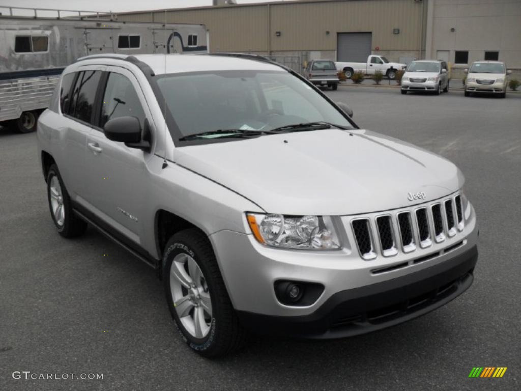 Bright Silver Metallic 2011 Jeep Compass 2.4 Latitude Exterior Photo #43941815