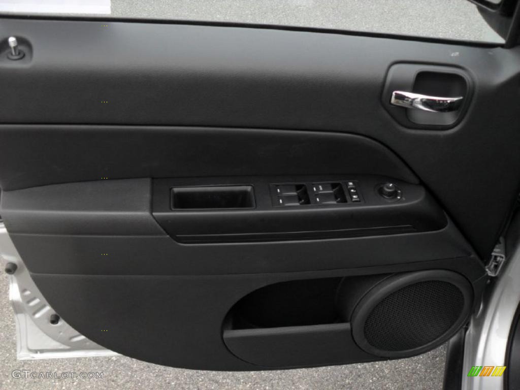 2011 Jeep Compass 2.4 Latitude Door Panel Photos