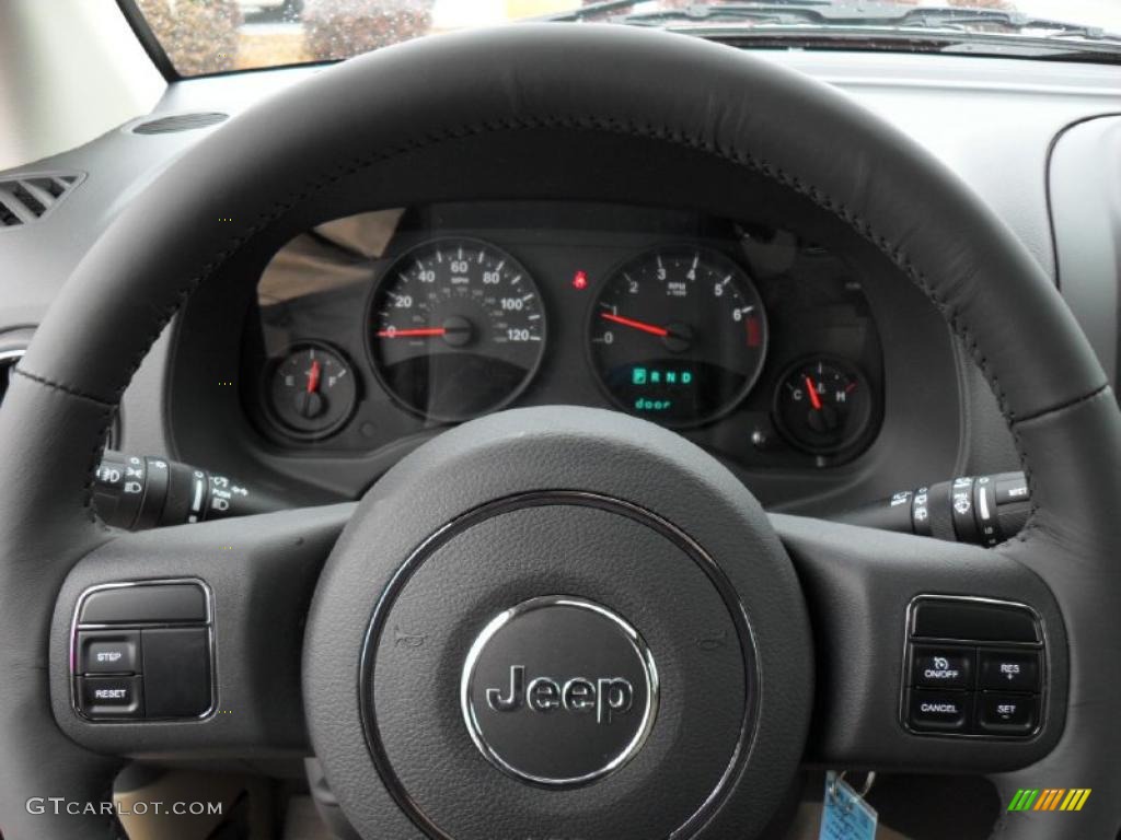 2011 Jeep Compass 2.4 Latitude 4x4 Dark Slate Gray/Light Pebble Beige Steering Wheel Photo #43942283