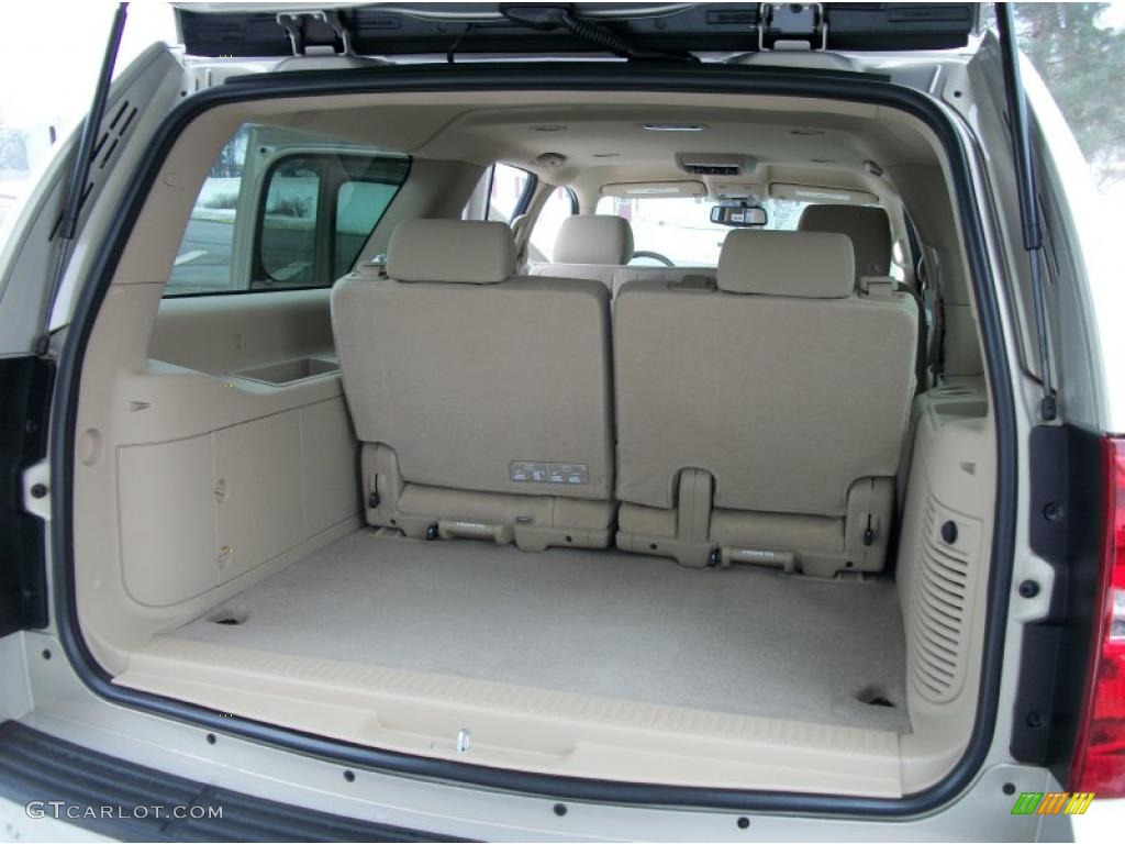 2011 Chevrolet Suburban LS 4x4 Trunk Photo #43945759