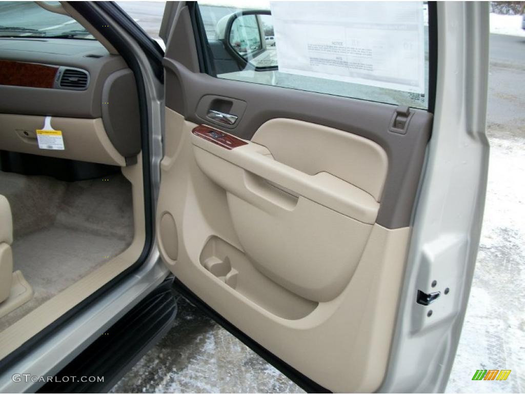 2011 Chevrolet Suburban LS 4x4 Light Cashmere/Dark Cashmere Door Panel Photo #43946069