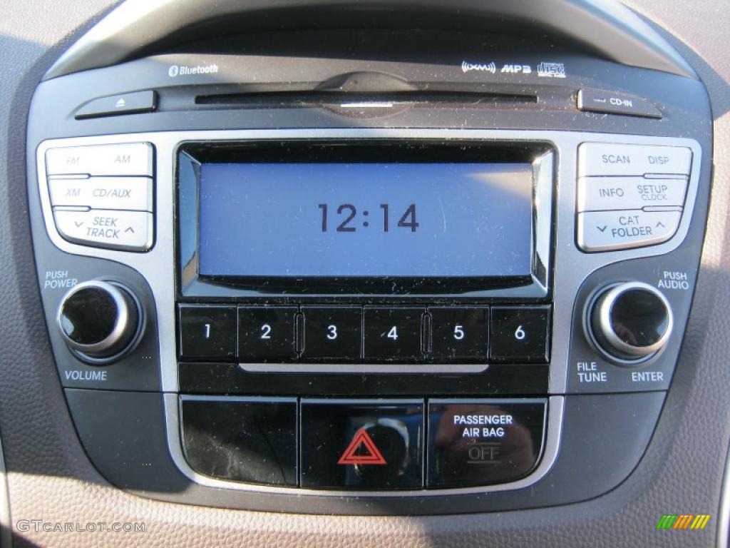 2010 Hyundai Tucson GLS Controls Photo #43949960