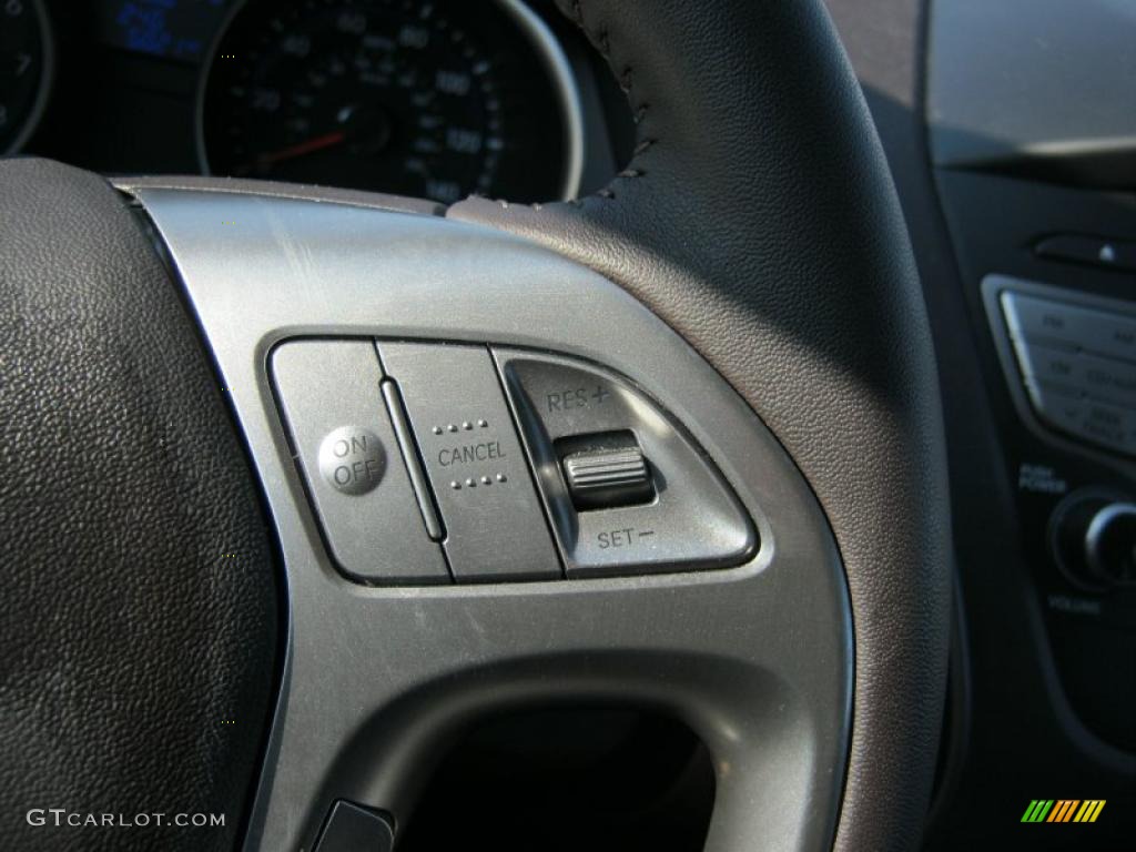 2010 Hyundai Tucson GLS Controls Photo #43950024
