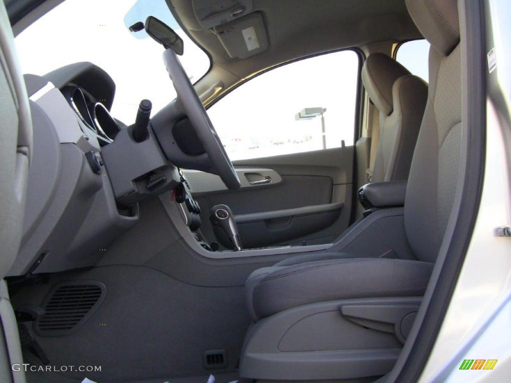 2010 Traverse LS AWD - Silver Ice Metallic / Dark Gray/Light Gray photo #9
