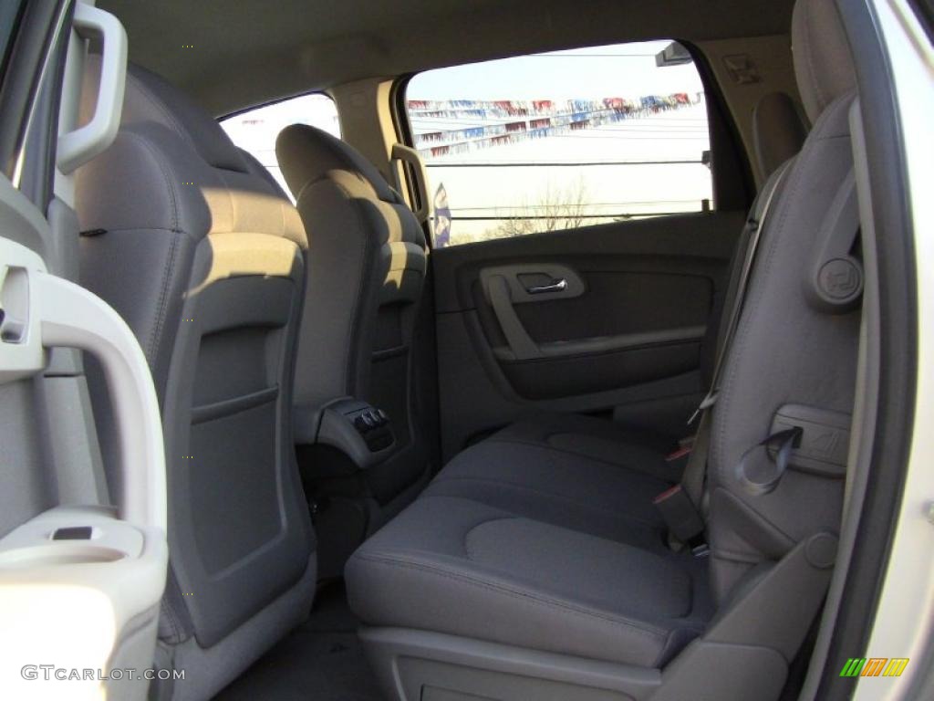 2010 Traverse LS AWD - Silver Ice Metallic / Dark Gray/Light Gray photo #11