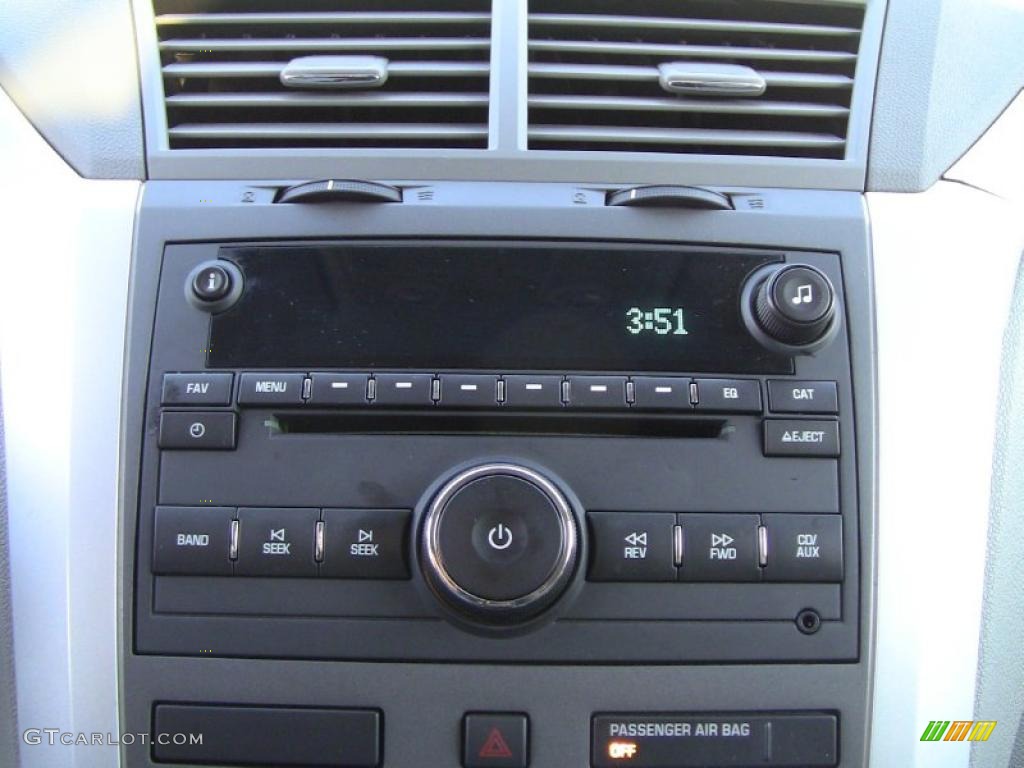 2010 Traverse LS AWD - Silver Ice Metallic / Dark Gray/Light Gray photo #13