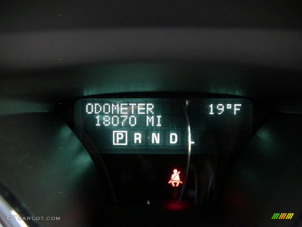 2010 Traverse LS AWD - Silver Ice Metallic / Dark Gray/Light Gray photo #15