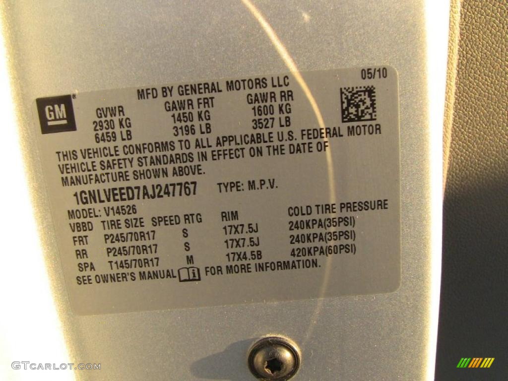 2010 Traverse LS AWD - Silver Ice Metallic / Dark Gray/Light Gray photo #17