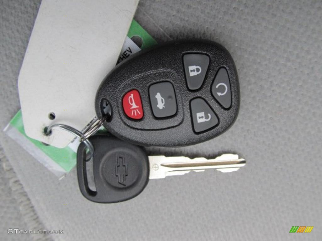 2010 Impala LT - Silver Ice Metallic / Gray photo #18