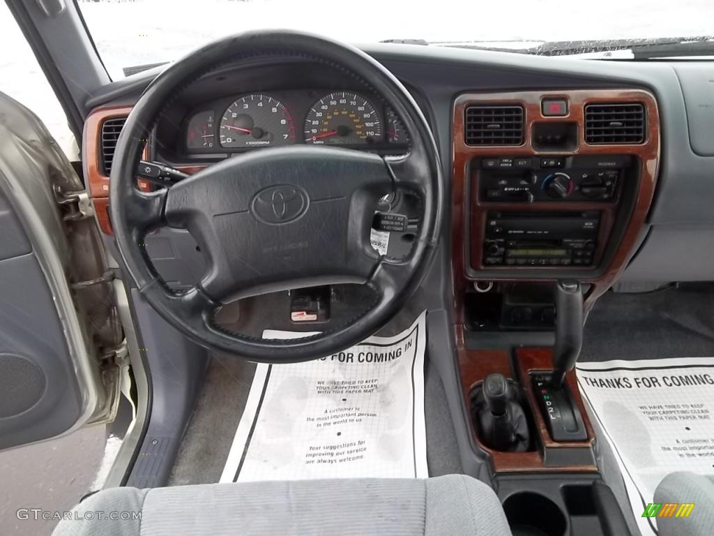 1999 Toyota 4Runner SR5 4x4 Controls Photo #43985644